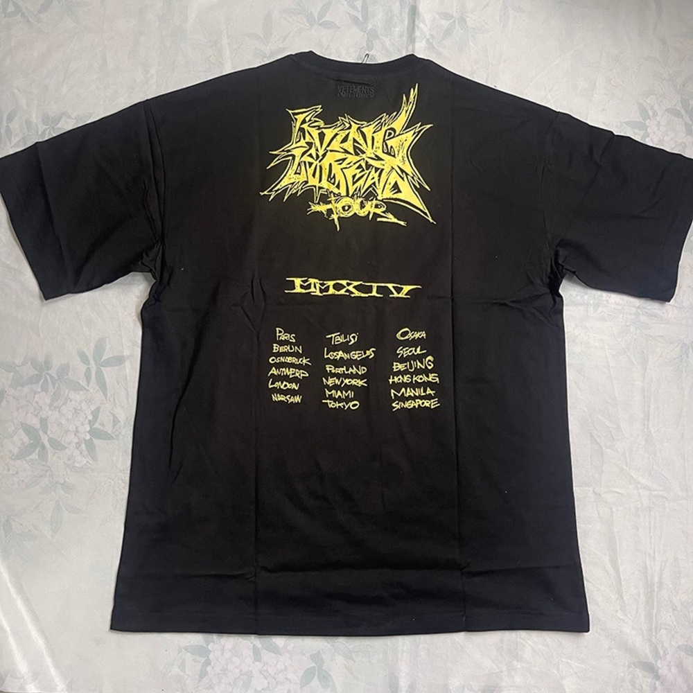 Vetements Black Short-Sleeve Tee with Yellow Graphic Logo - Picture 8 of 8